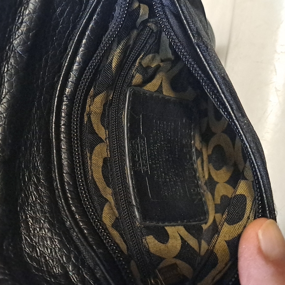 Vintage Coach clutch - black signature canvas with brass and leather accents - Picture 4 of 5